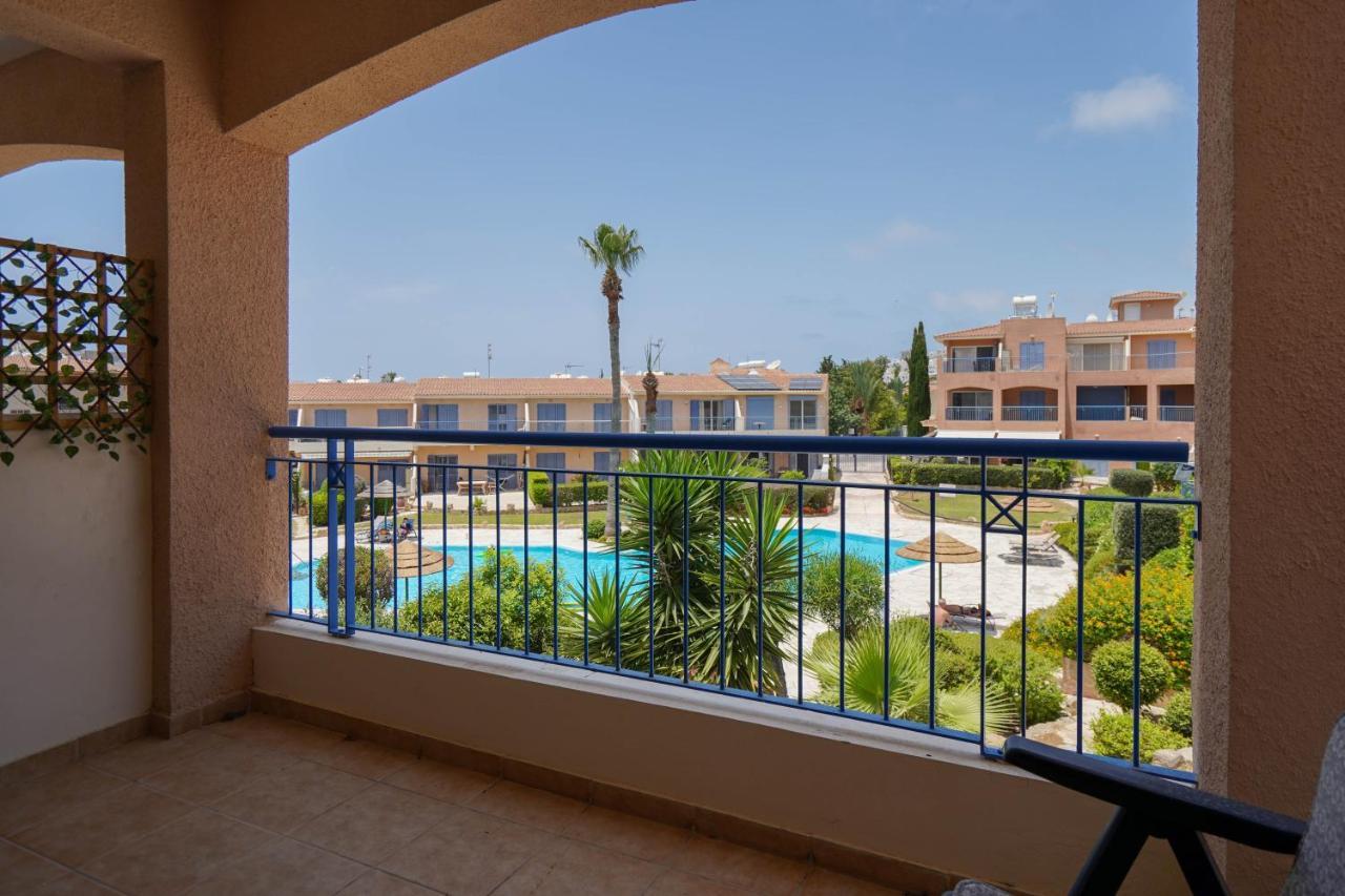 Resitour - Regina Gardens Apartment Paphos Exterior photo