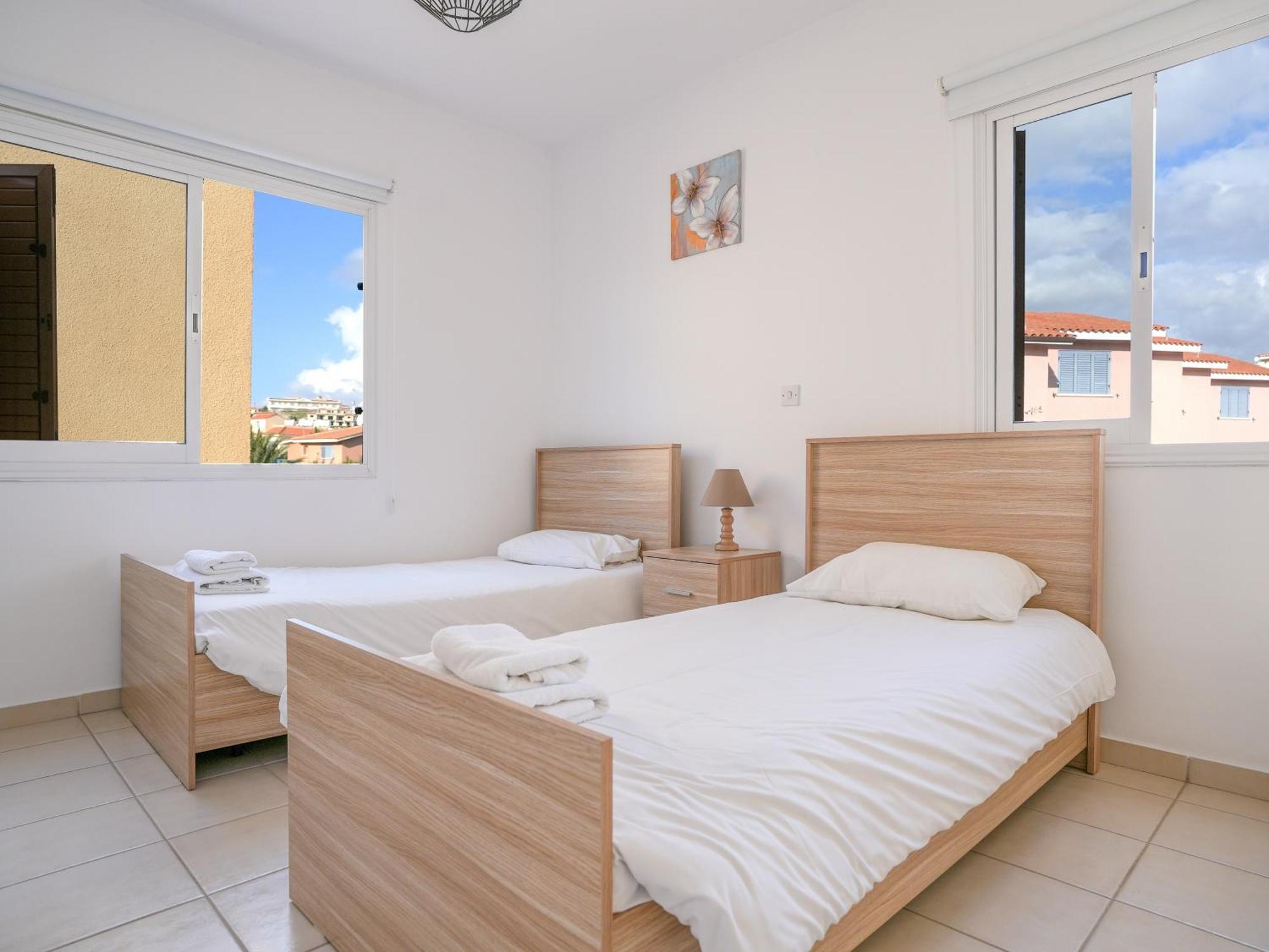 Resitour - Regina Gardens Apartment Paphos Exterior photo